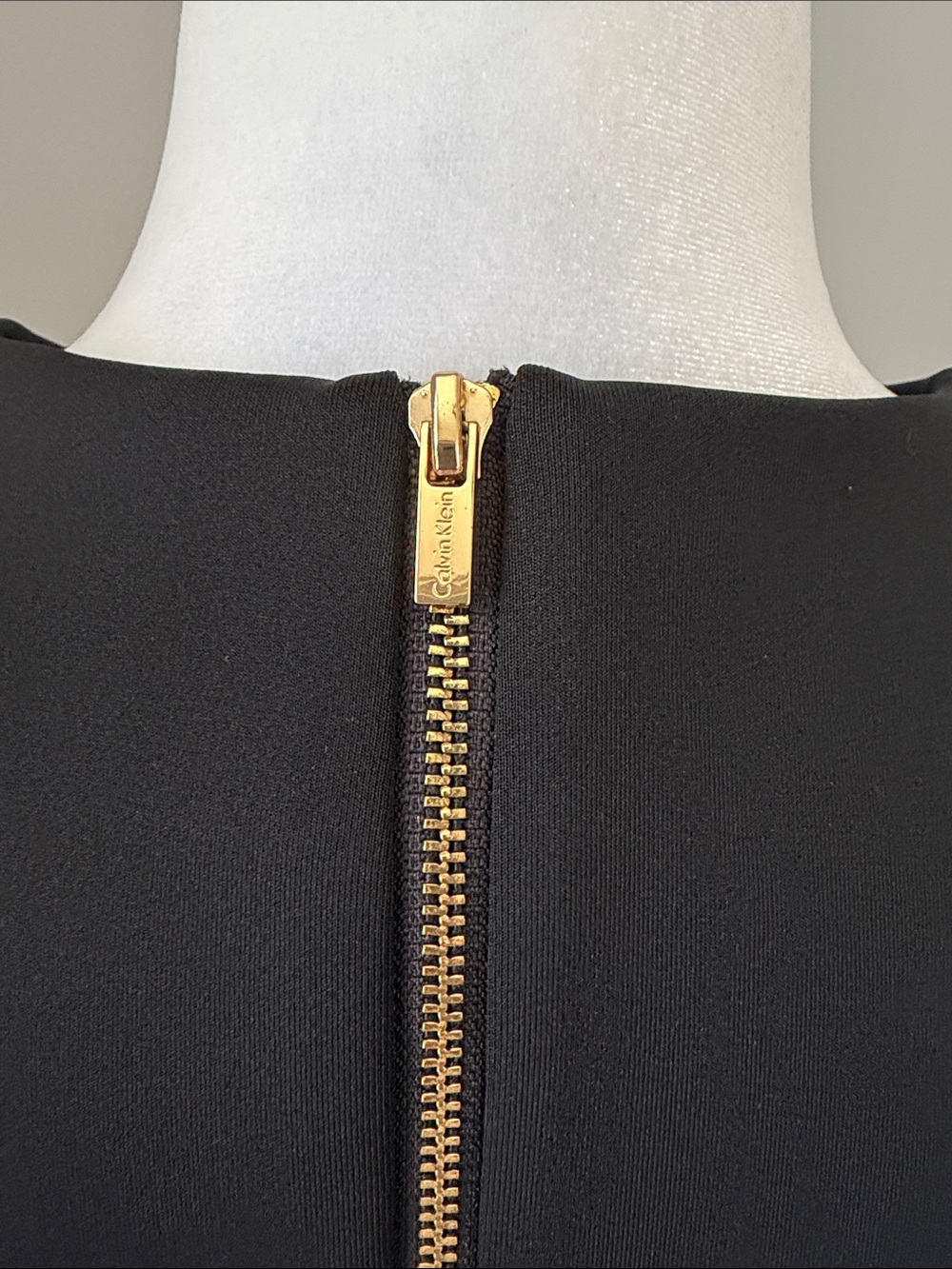 CALVIN KLEIN Cold Shoulder Scuba Sheath Dress Black Gold Zip LBD Size Small - Picture 6 of 13
